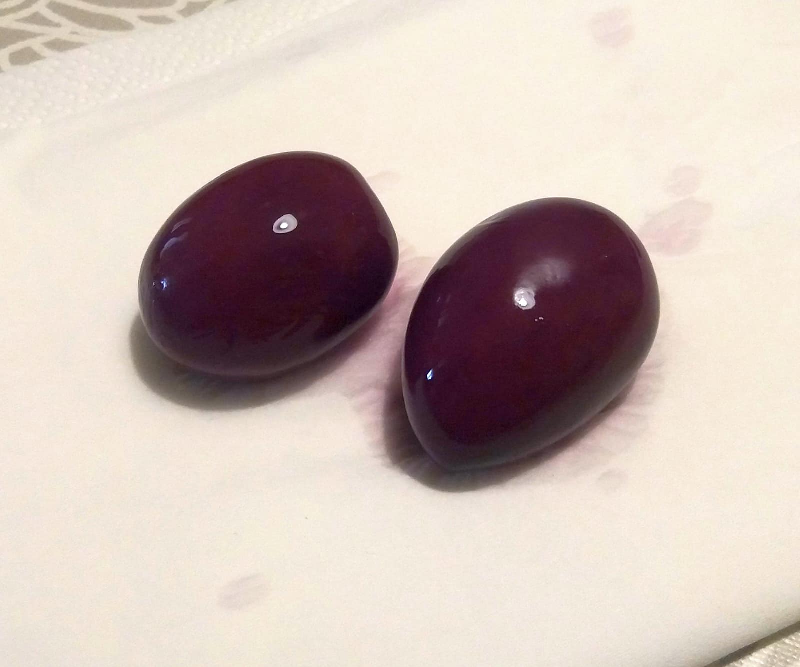 Botija olives after harvest and curing. The characteristic dark fruit is not a separate species from the Spanish green table olive.